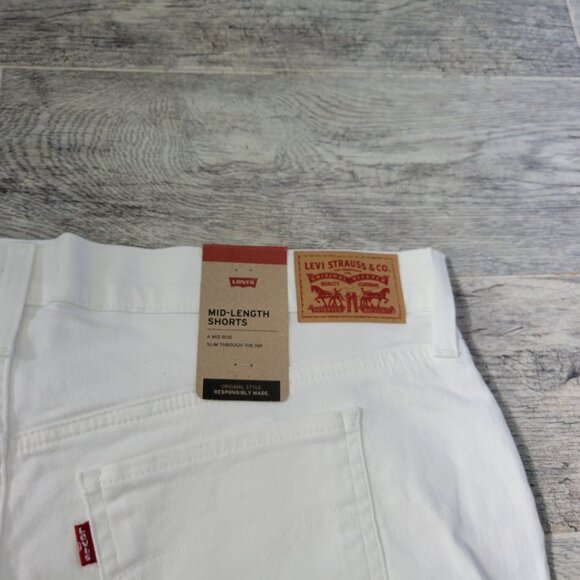 Levi's White Shorts Women's 34 Mid-Length Mid Rise 5 Pocket Cuffed Hem NWT - Picture 6 of 7
